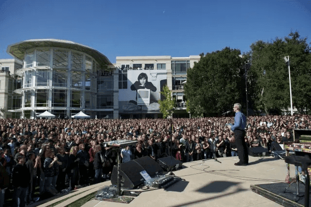 Tim Cook meet and greet all the new hires in the Apple corporation